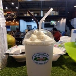 ปั่นป่ะล่ะ(มะพร้าวปั่นนมสด) ตลาดดาวคะนอง