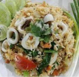 ข้าวผัดปลาหมึก