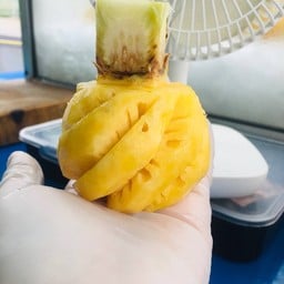 ร้านสับปะรดภูแล ลูกละ10บาท ลาดพร้าว101แยก42