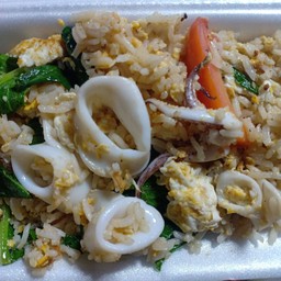 ข้าวผัดปลาหมึก