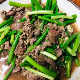 ผัดตับไก่ดอกหอม