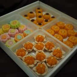 เครื่องทองกล่องใหญ่สีแดง