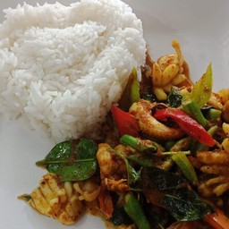 ผัดเครื่องแกงราดข้าว