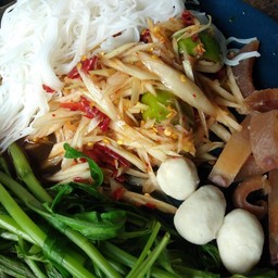 ตำถาดเล็กหมึกรอบลูกชิ้น