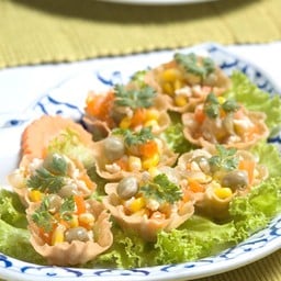 กระทงทอง Minced Chicken, Peas and Sweet Corn in Crispy Pastry Shells