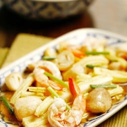 ข้าวโพดอ่อนผัดกุ้ง Stir-Fried Baby Corn with Shrimps