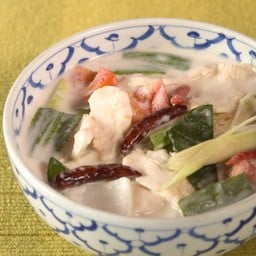 ต้มข่าไก่ Chicken in Coconut Milk Soup Seasoned with Galangal