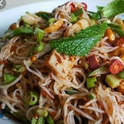 ร้านอิ่มจัง ยำแหนม