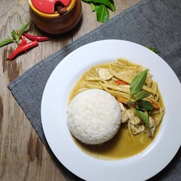 ข้าว แกงเขียวหวานไก่(หน่อไม้)