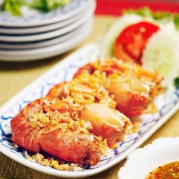 กุ้งนางทอดกระเทียมพริกไทย Deep Fried Prawns Seasoned with Garlic and Pepper