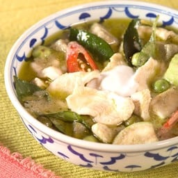 แกงเขียวหวานไก่ CHICKEN GREEN CURRY