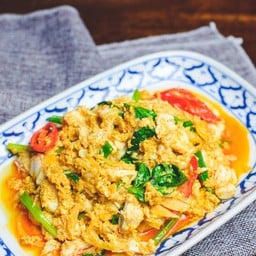 เนื้อปูผัดผงกะหรี่ Stir-Fried Crab Meat with Curry Powder