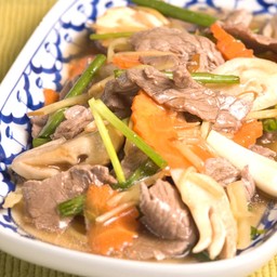 เนื้อผัดน้ำมันหอย Stir-Fried Beef with Oyster Sauce