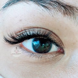 ต่อขนตาวอลุ่ม เริ่มต้น 1,290.-