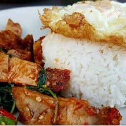 ข้าวกะเพราหมูกรอบ+ไข่ดาว