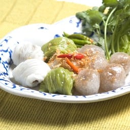 ข้าวเกรียบปากหม้อและสาคูไส้หมู Steamed Pancakes Filled with Minced Pork and Steamed Sago Balls