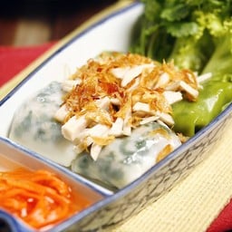 ข้าวเกรียบปากหม้อญวณ Steamed Pancake Filled with Stir-Fried Minced Pork and Chinese Celery