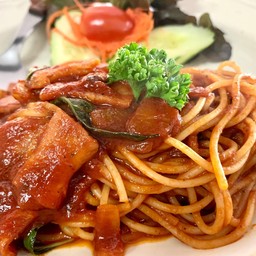 สปาเก็ตตี้เบคอน,หัวหอม ในซอสมะเขือเทศ