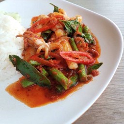 ผัดพริกแกง ปลาหมึก