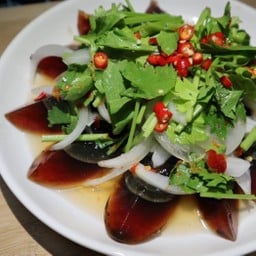 ยำไข่เยี่ยวม้า