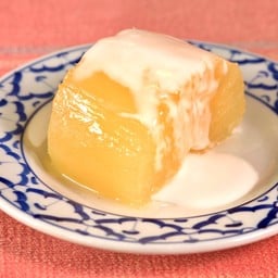 มันสำปะหลังเชื่อม Boiled Tapioca in Syrup with Coconut Sauce