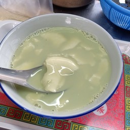 น้ำเต้าหู้นมสด ชาเขียว +เต้าฮวย