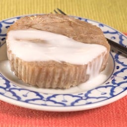 เผือกเชื่อม Boiled Taro in Syrup with Coconut Milk Sauce