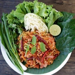 ยำแหนมคลุกข้าวทอด ยำวุ้นเส้นโบราณ Zablongdoo ตลาดบูรพา เพนียดช้าง