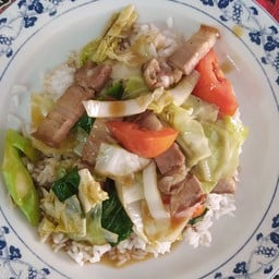 ข้าว ผัดผักรวมหมูกรอบ