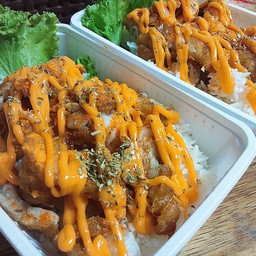 ข้าวไก่กรอบซอสชีส