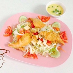 สลัดกุ้งทอด