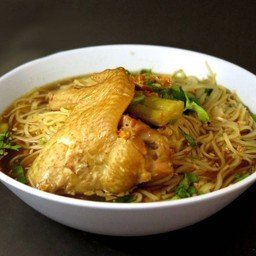 ก๋วยเตี๋ยวปีกไก่ ธรรมดา