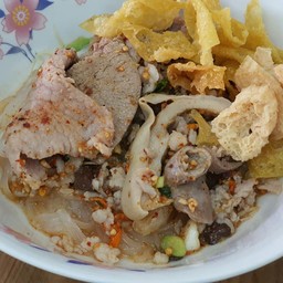 ใหญ่ยำน้ำพิเศษ