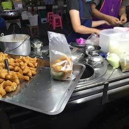 อยากลองขนมปังสังขยา แต่ในมือคือเยอะมาก ไม่ไหวจ้า