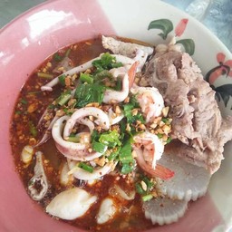 ก๋วยเตี๋ยวต้มยำหมูทะเลมะนาว