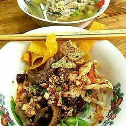 เล็กยำแห้ง พิเศษ