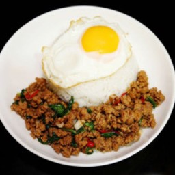 [อร่อยซ่ากับโค้ก] ข้าวกระเพราหมูสับ + ไข่ดาว +  โค้ก ไม่มีน้ำตาล (กระป๋อง) 