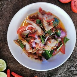 ยำสามชั้นทอด