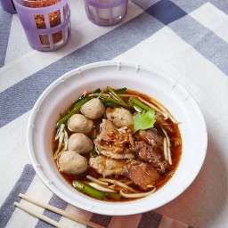 ร้านก๋วยเตี๋ยวลูกป้าน้อย