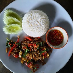 ข้าวผัดกระเพราเนื้อ