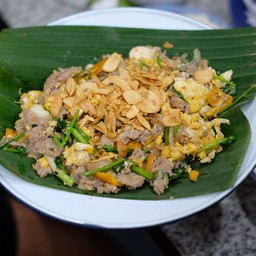 แหนมผัดไข่