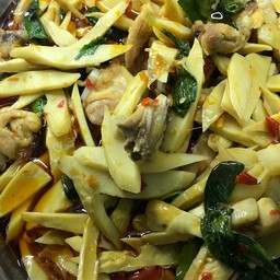 ผัดหน่อไม้ใส่ไก่