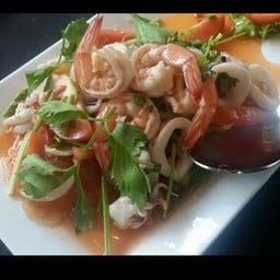 ยำรวมมิตรทะเล เล็ก