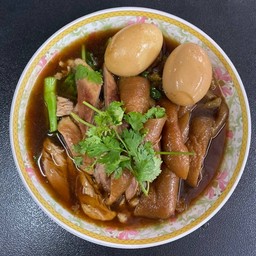 เกาเหลาขาหมู (เนื้อหนังไข่ )พิเศษ