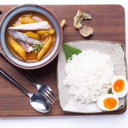 ข้าว+แกงเหลืองต้นคูน+ไข่ต้ม