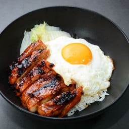 ข้าวไก่ชาชิว + ไข่ดาว