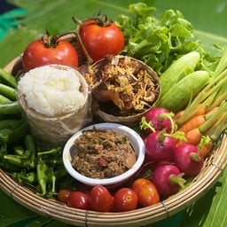 หมูทอด ปลาร้าสับ (เจ๊ปุ๋ม)