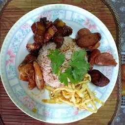 อร่อยมากเลยค่ะ สั่งได้ตามใจชอบไม่กินผักก็รับประทานได้นะคะ  หมูหวานกำลังดีเคี้ยวง