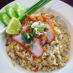 ข้าวผัดคอหมูบ้านนอก