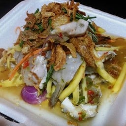 ยำหอยนางรม + ปู + กุ้ง + ไข่ (ใส่น้ำปลาร้า)